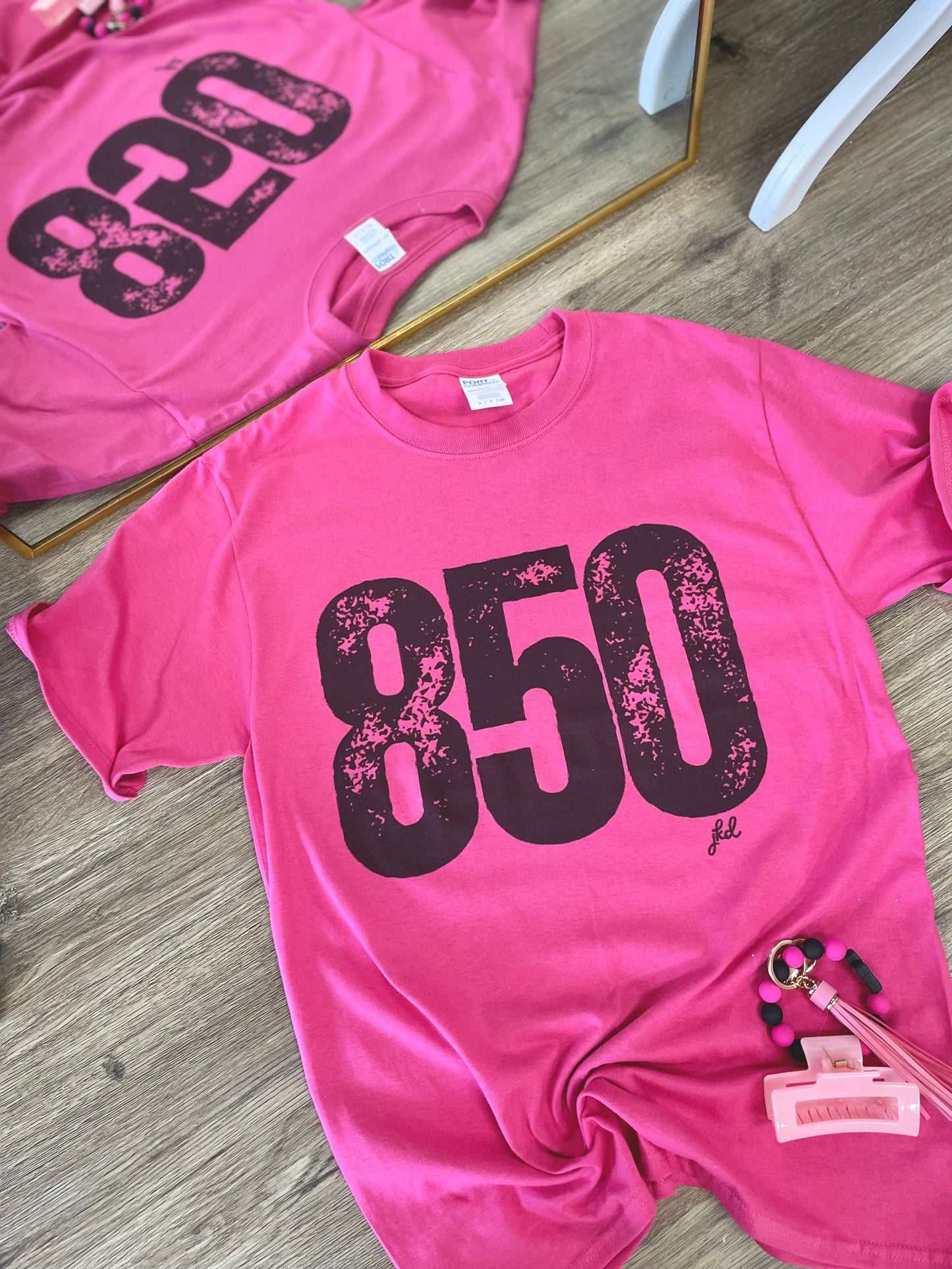 850 on Pink
